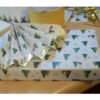 Weihnachtsgeschenk: Verpackung mit goldenem Fächer