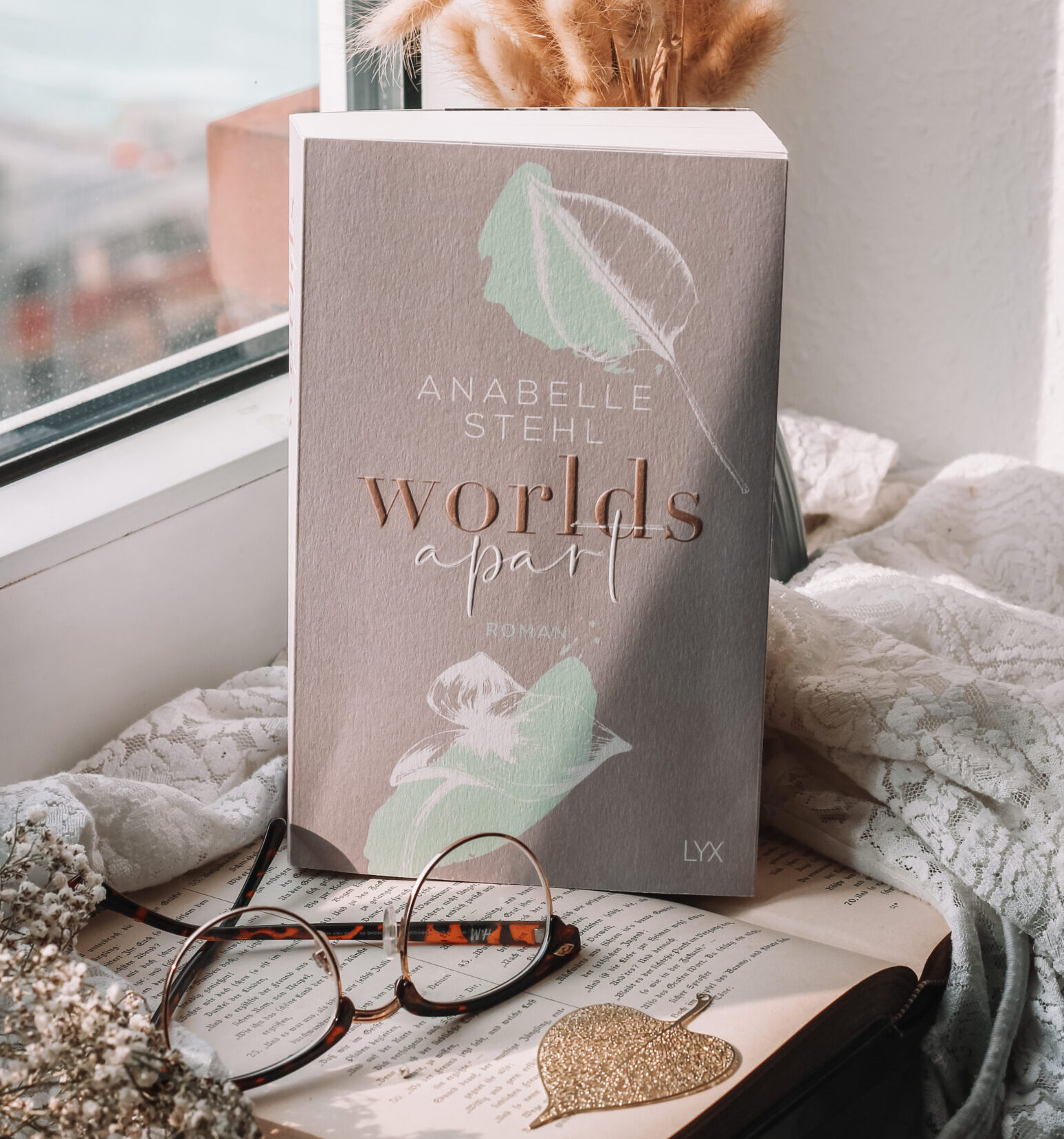 [All about the books] Anabelle Stehl – Worlds apart